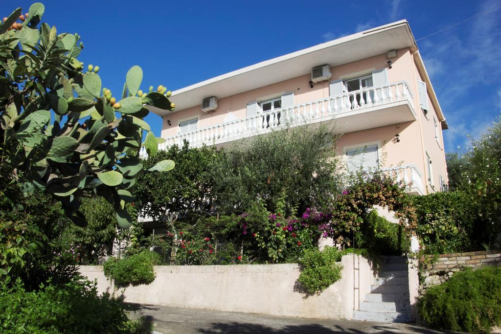 Apostolos & Eleni Family Apartments Перама Екстериор снимка