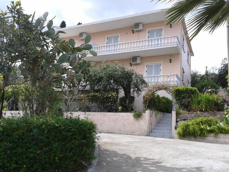 Apostolos & Eleni Family Apartments Перама Екстериор снимка