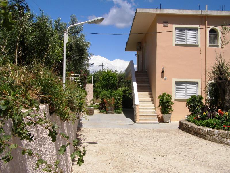 Apostolos & Eleni Family Apartments Перама Екстериор снимка
