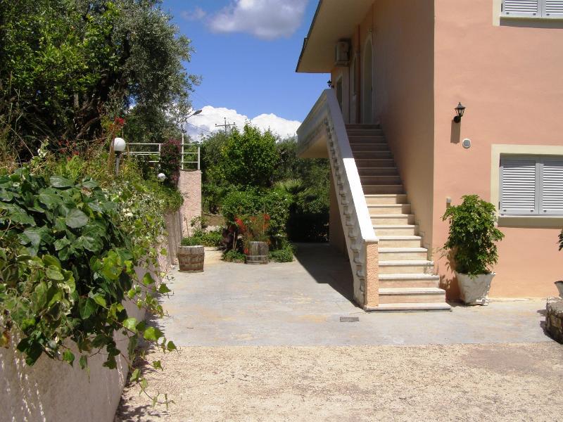 Apostolos & Eleni Family Apartments Перама Екстериор снимка