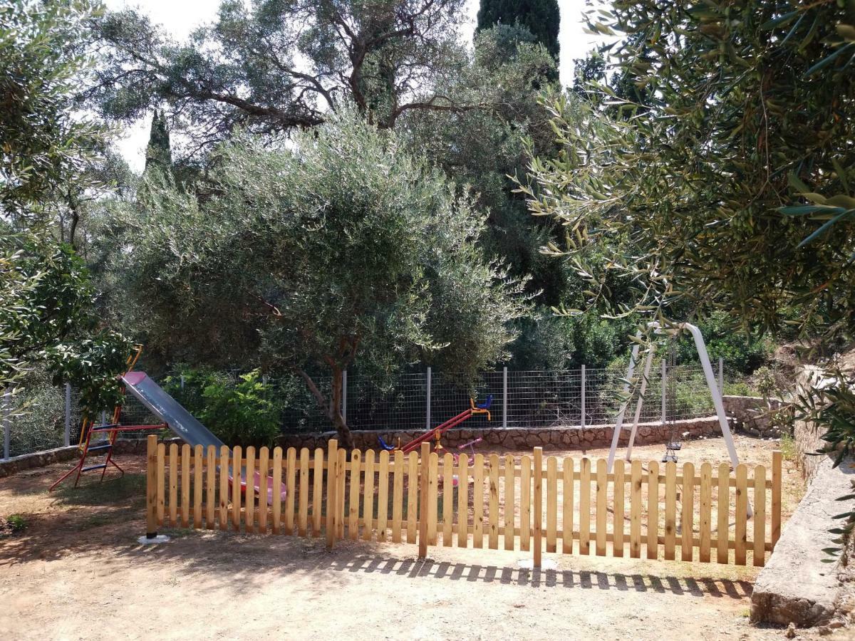 Apostolos & Eleni Family Apartments Перама Екстериор снимка